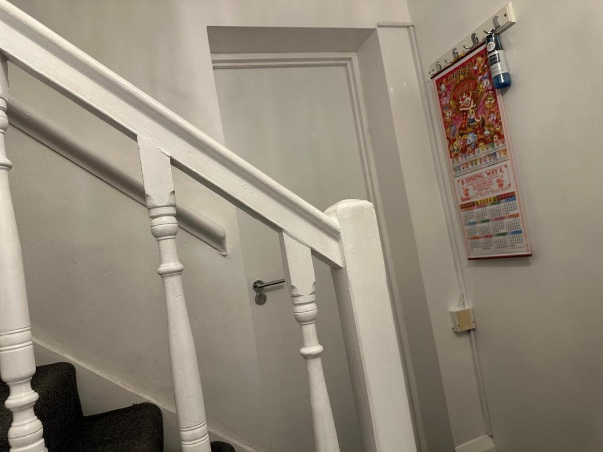 3Rd Studio Flat With Private Toilet And Bathroom Setup For Family Enjoyment 134 Keedonwood Road بروملي المظهر الخارجي الصورة